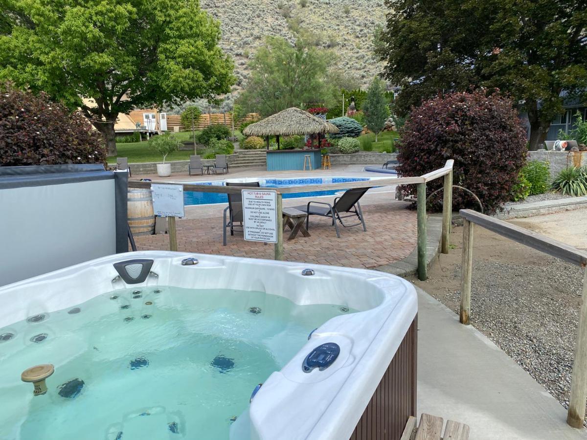 Similkameen Wild Resort & Winery Retreat 오소유스 외부 사진