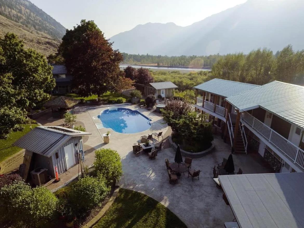 Similkameen Wild Resort & Winery Retreat 오소유스 외부 사진